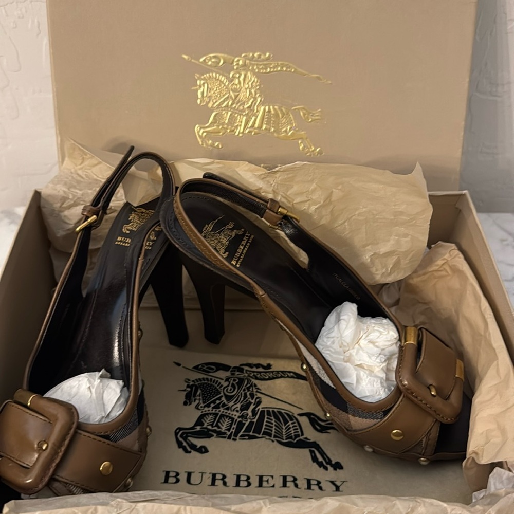 Great condition Burberry High heel shoes.